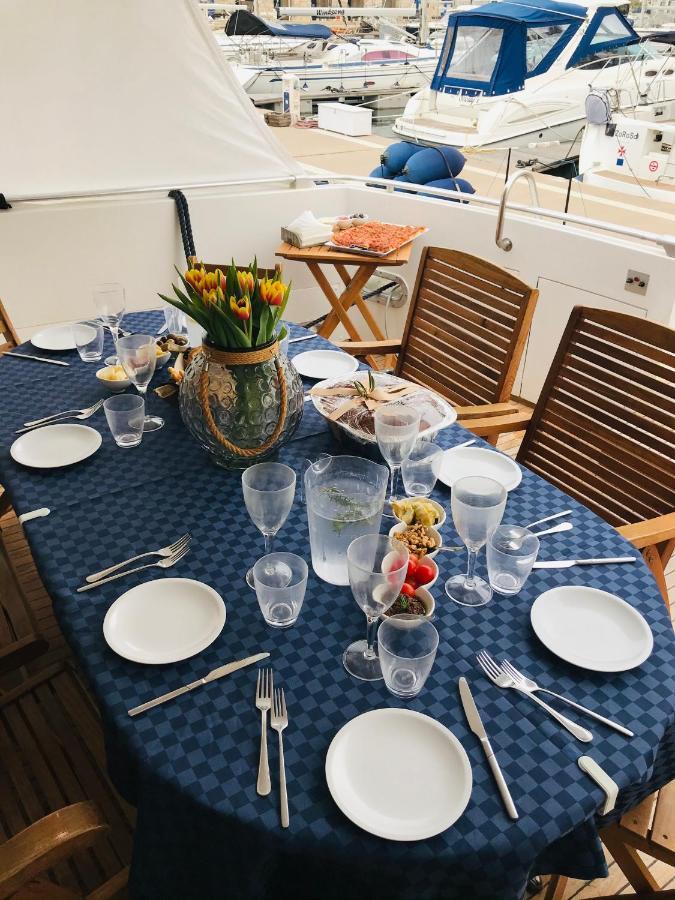 Hotel en barco Sea Baroniv 