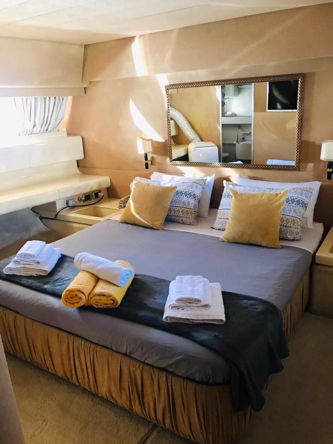 Hotel en barco Sea Baroniv 