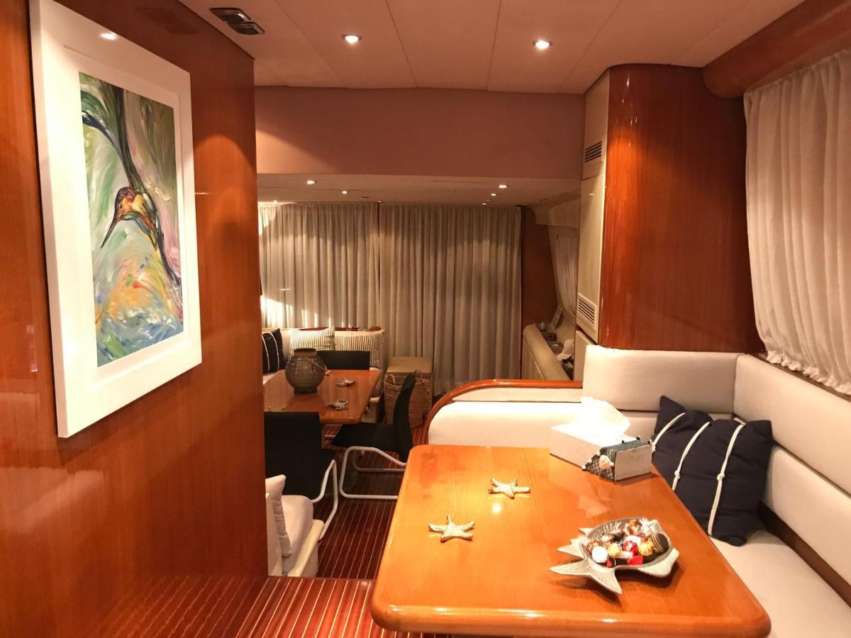Hotel en barco Sea Baroniv 